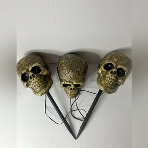 TALKING LIGHTED SKULL Head Stakes Spooky Sound Halloween Decorations. Read‎